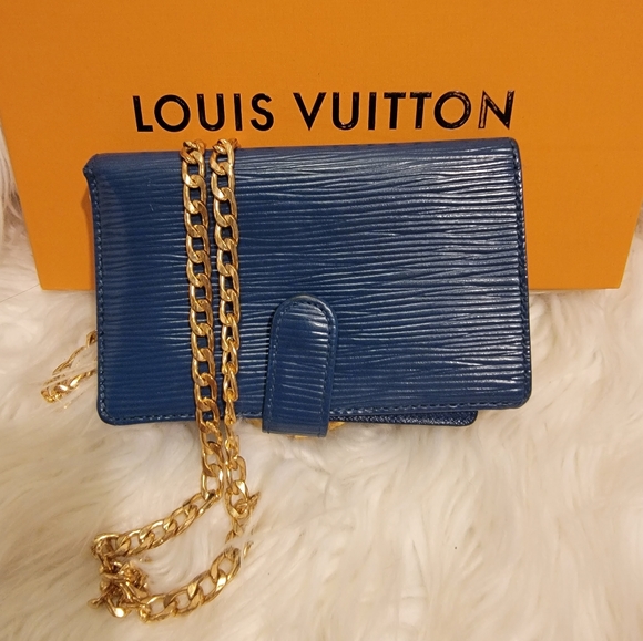 Authentic LV Epi blue snap wallet - Picture 11 of 14